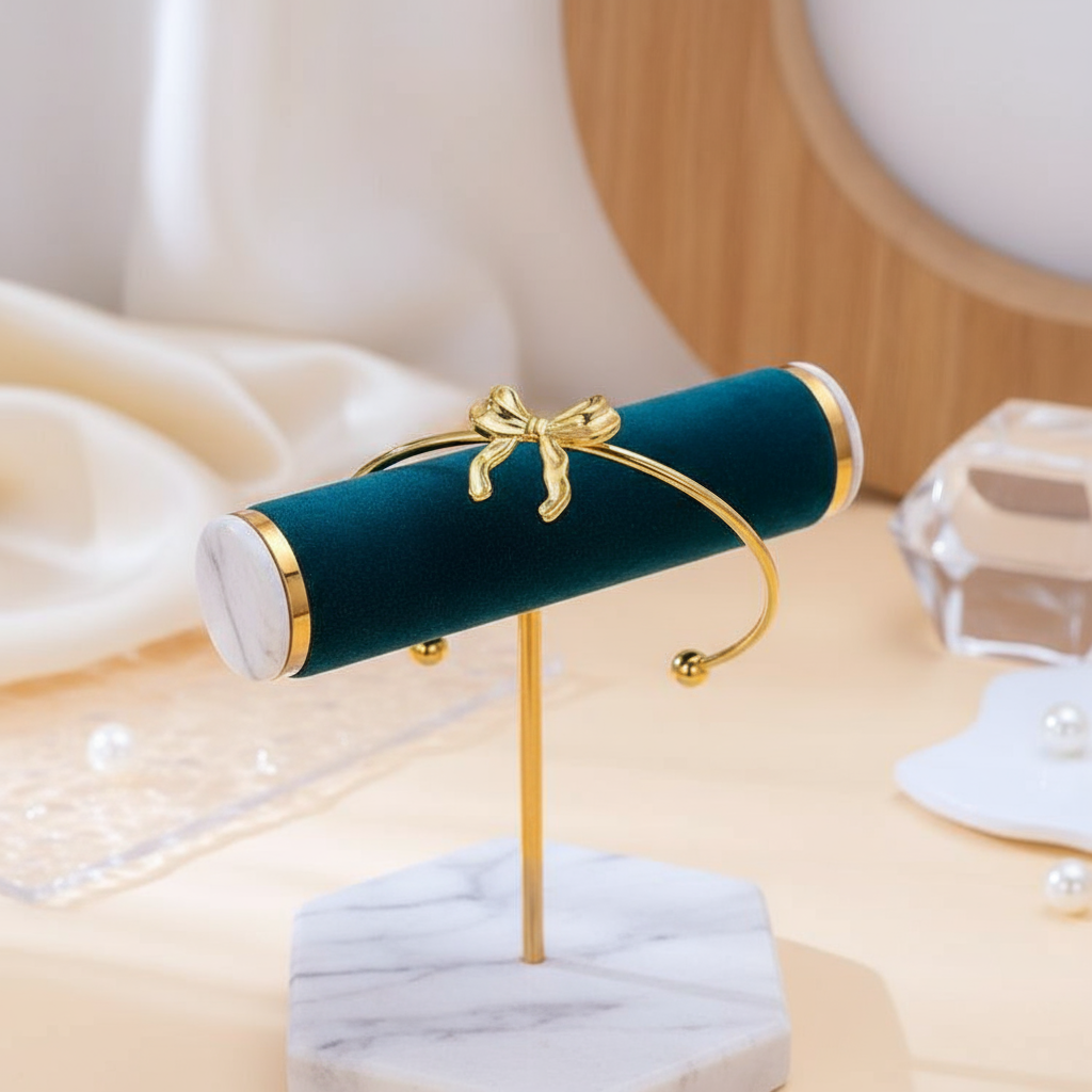 Elegant gold-plated stainless steel bangle