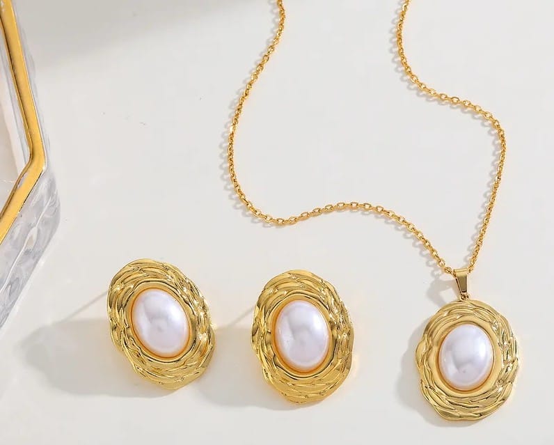 Non-Tarnish Gold Plated Pearl Embedded Earrings Necklace Set