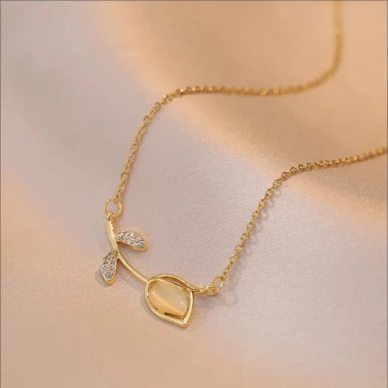 Anti-Tarnish Elegant Gold Leaf Necklace