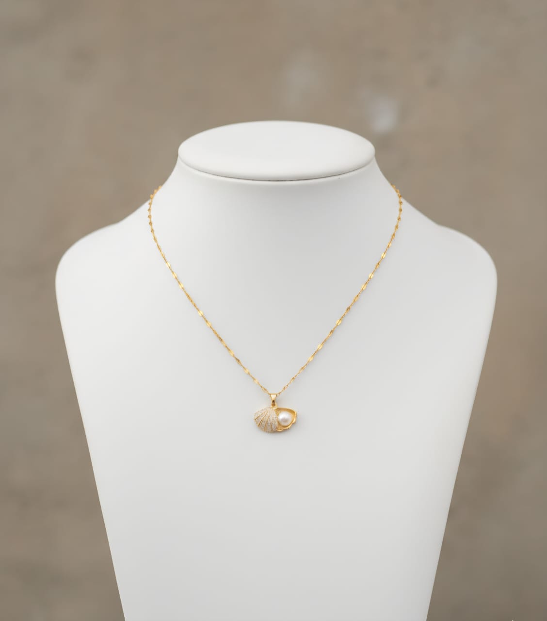Gold Plated Shell Pendant Necklace | Stainless Steel | Waterproof & Non-Tarnish