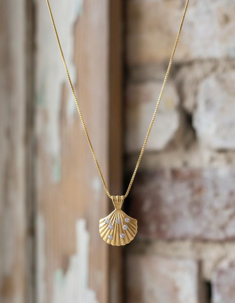Gold-Plated Scallop Seashell Pendant Necklace Anti Tarnish Waterproof