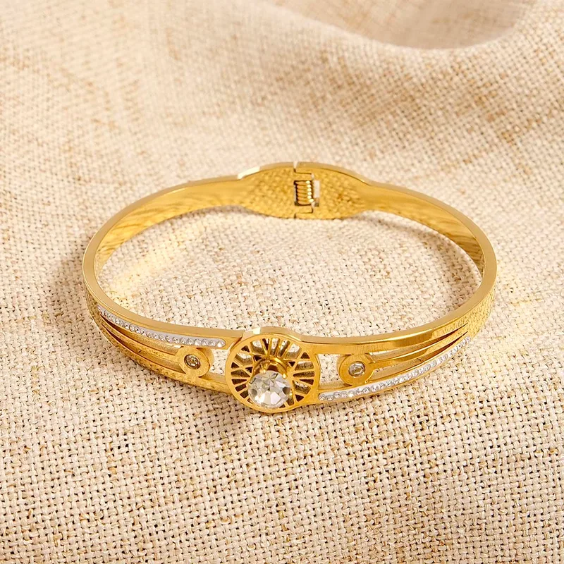 Elegant Anti-Tarnish Waterproof Gold Radiant Wheel Cuff Bracelet