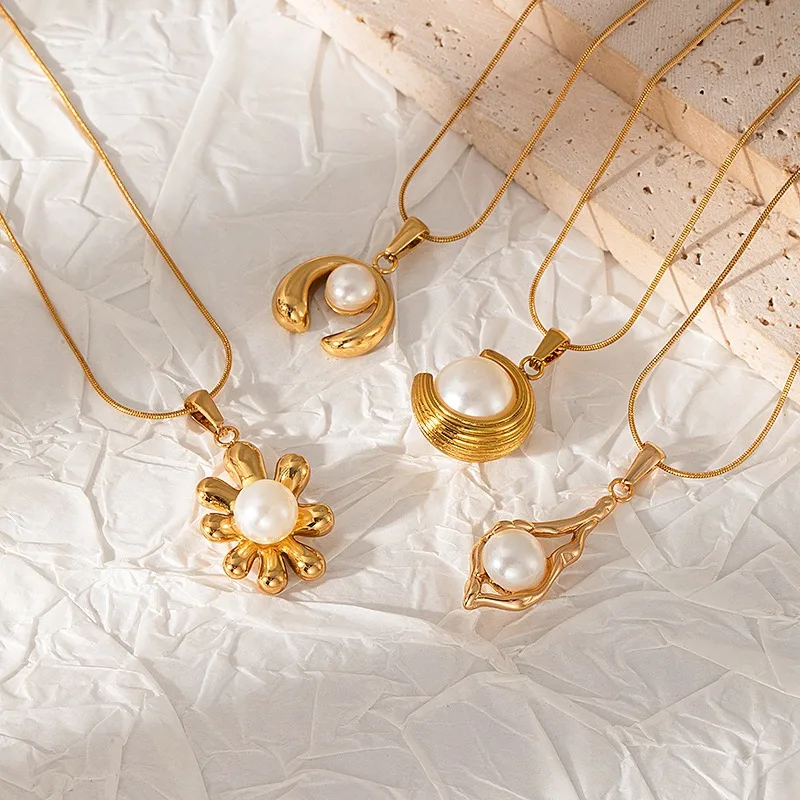 Luxury Anti-Tarnish Gold Plated Daisy Pendant Necklace with Pearl | Waterproof Artificial Jewellery for Women